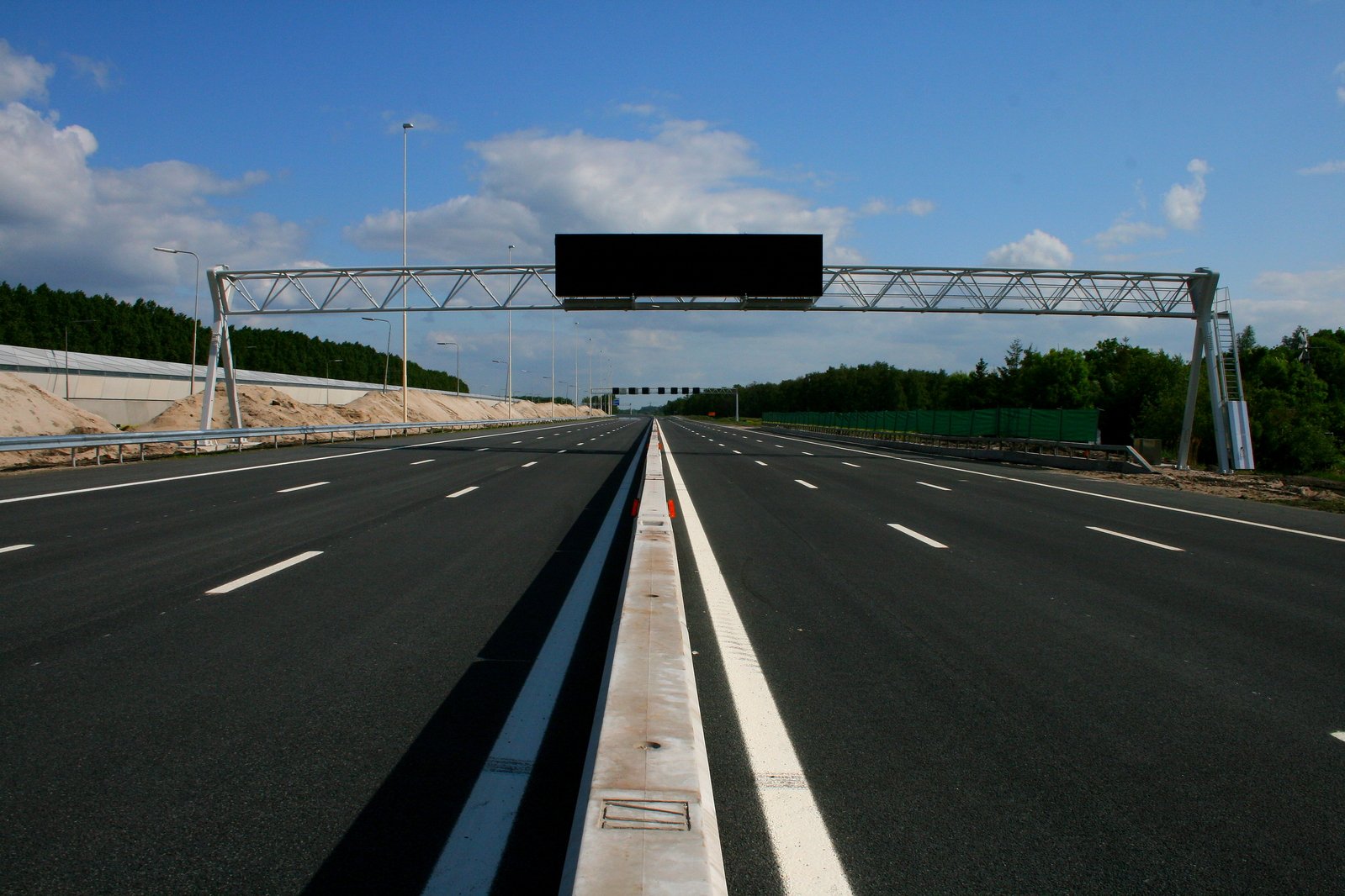 empty-highway-1445968